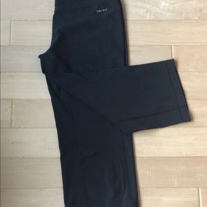 Nike Pants - Nike dry fit Capri pants Nike Pants - Nike dry fit Capri pants